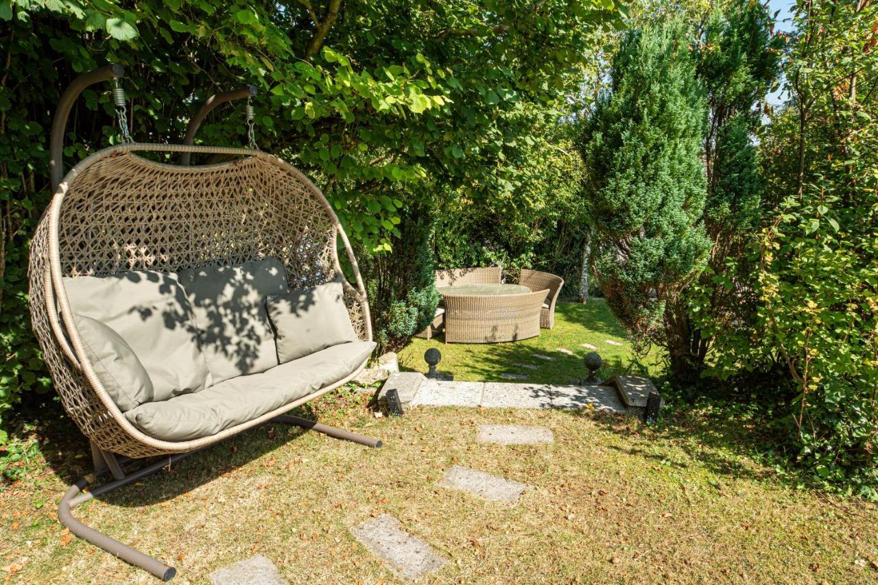 Wisteria View With Hottub & Cabin Sleeps 20 Chippenham  Eksteriør billede