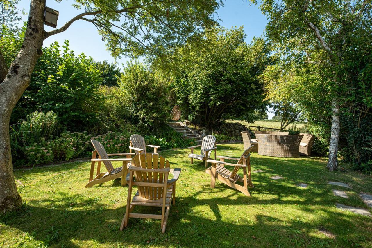 Wisteria View With Hottub & Cabin Sleeps 20 Chippenham  Eksteriør billede