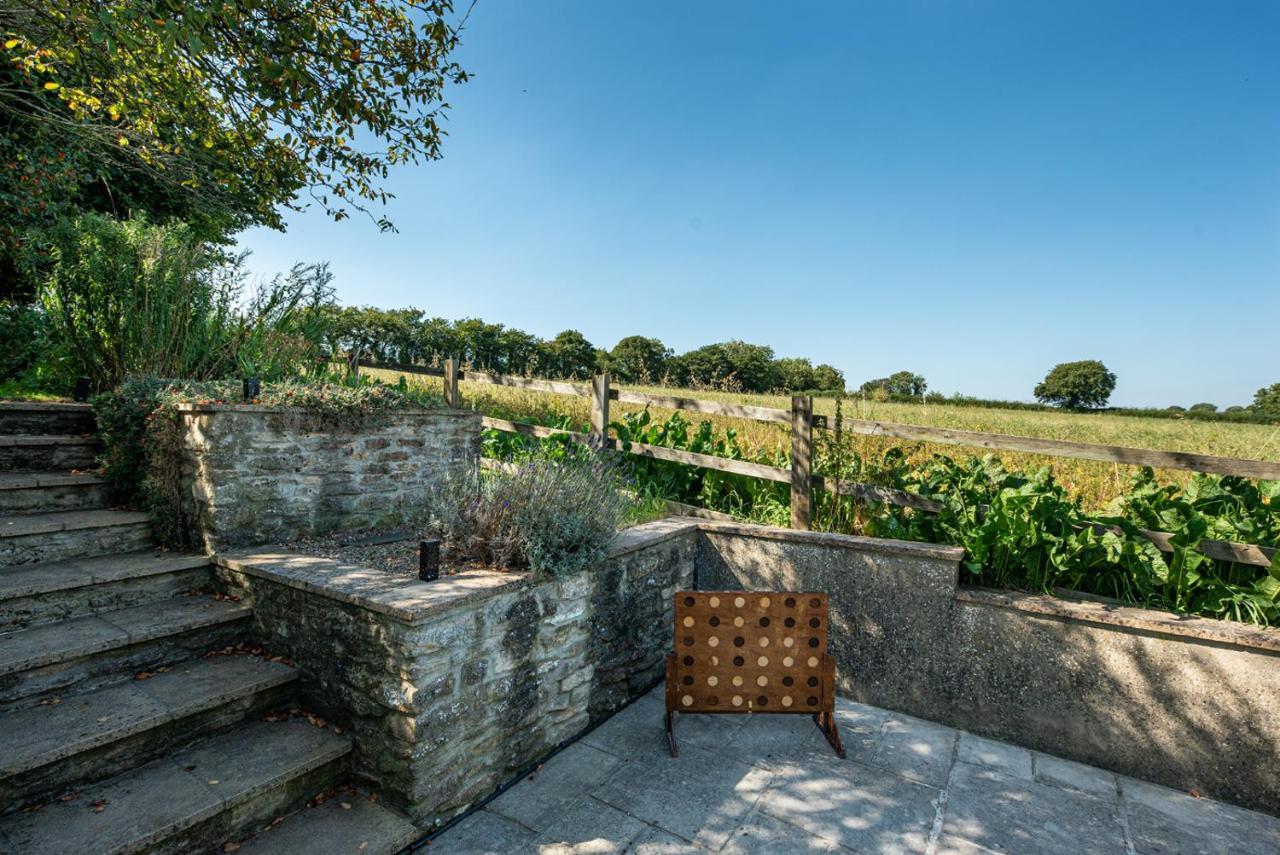 Wisteria View With Hottub & Cabin Sleeps 20 Chippenham  Eksteriør billede