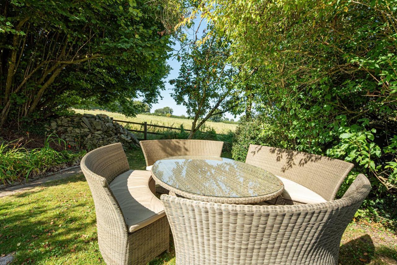 Wisteria View With Hottub & Cabin Sleeps 20 Chippenham  Eksteriør billede