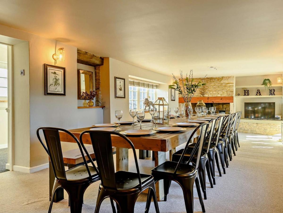 Wisteria View With Hottub & Cabin Sleeps 20 Chippenham  Eksteriør billede